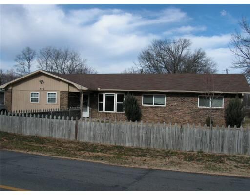 Property Photo:  702 NW 14th Street  AR 72712 