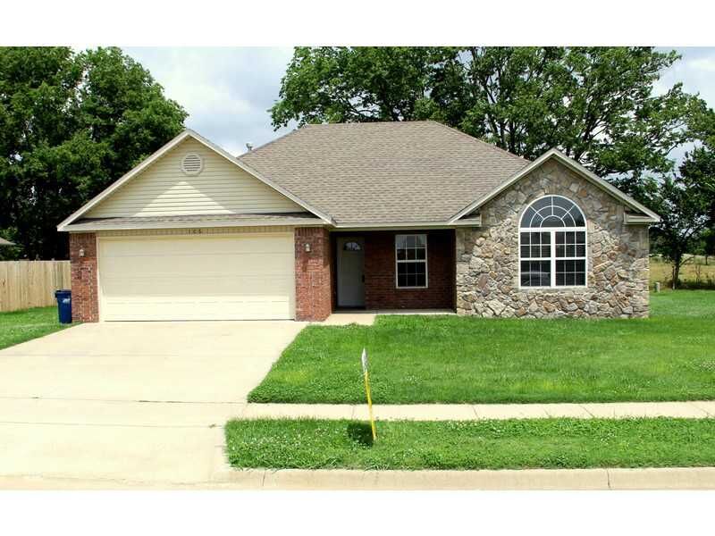 Property Photo:  106 Oakley Street  AR 72751 
