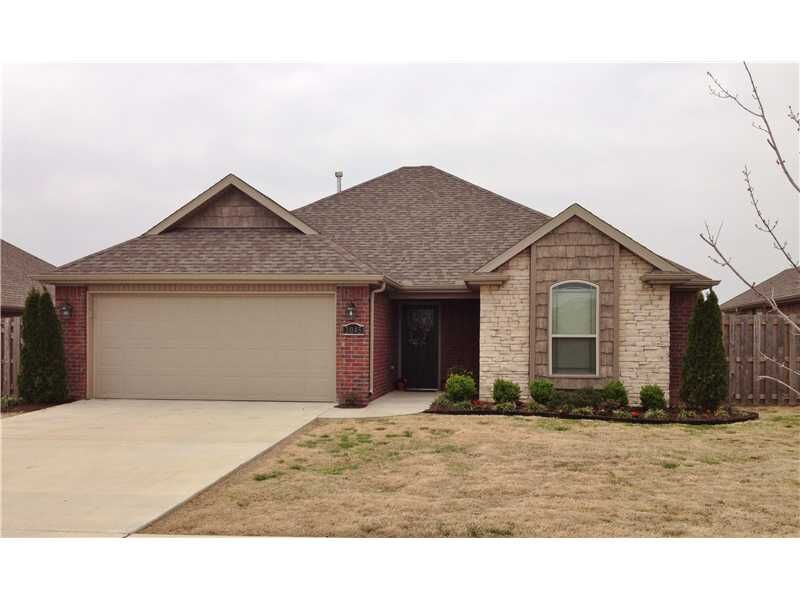 Property Photo: 3045 N Azure Avenue AR 72704