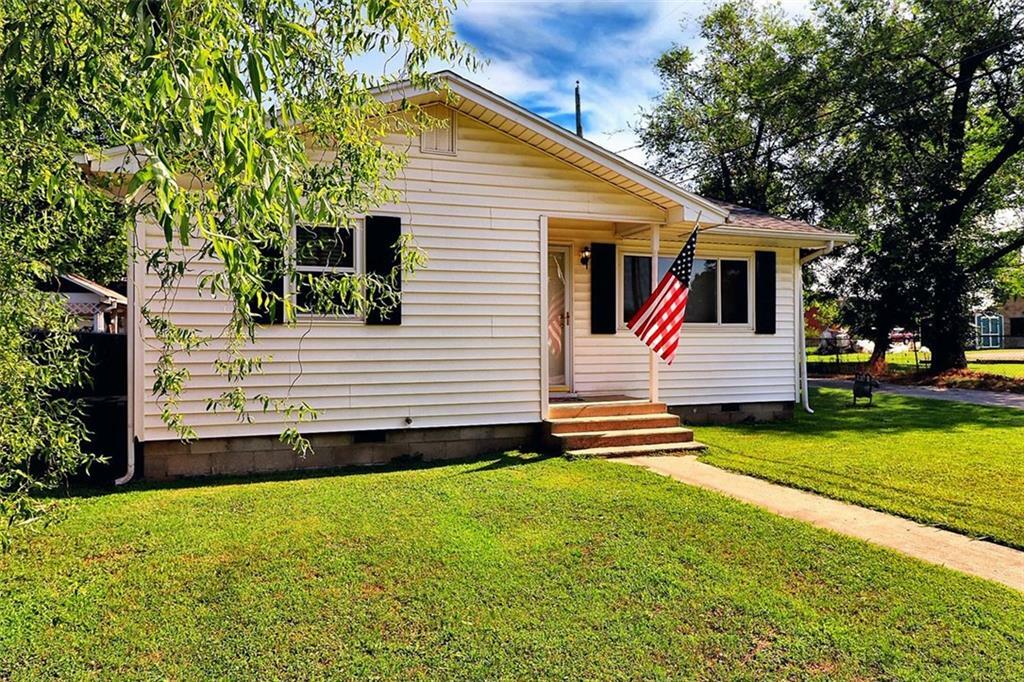 Property Photo: 209 W Locust Street AR 72756