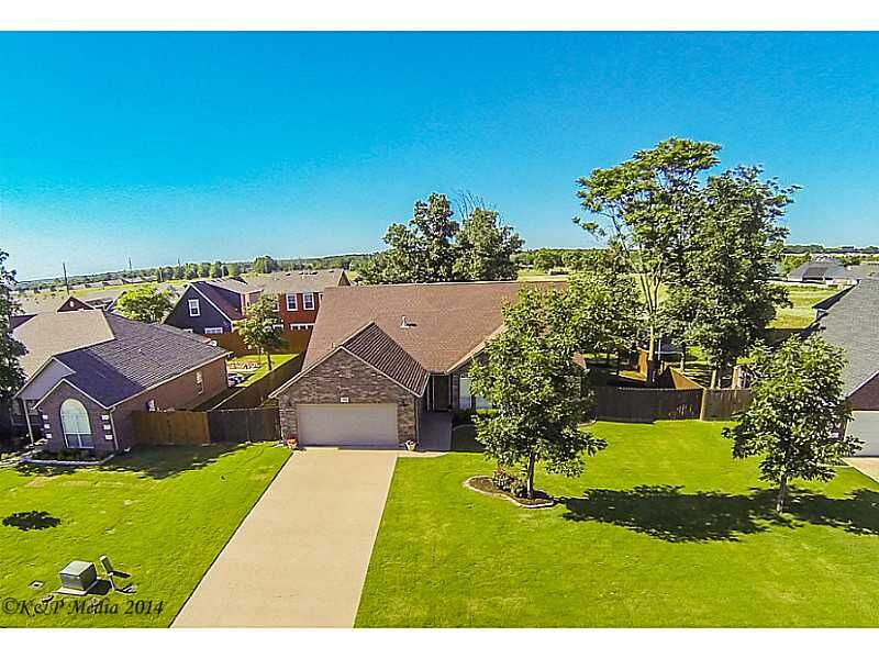 Property Photo: 2502 SW Aster Way AR 72712