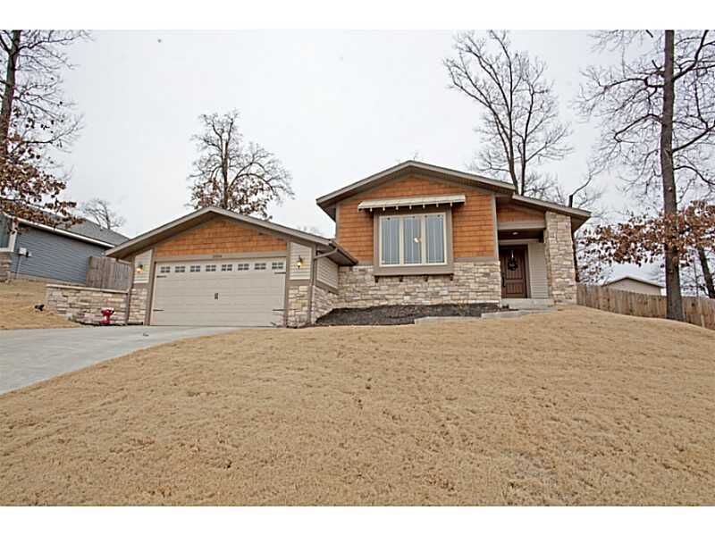 Property Photo:  1004 Ravine Street  AR 72718 