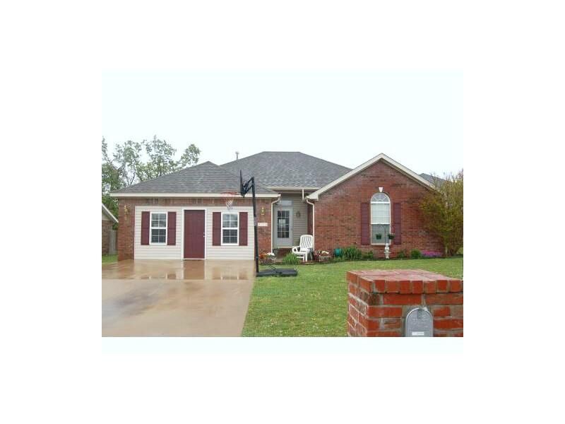 Property Photo:  2106 Lakeside Avenue  AR 72764 