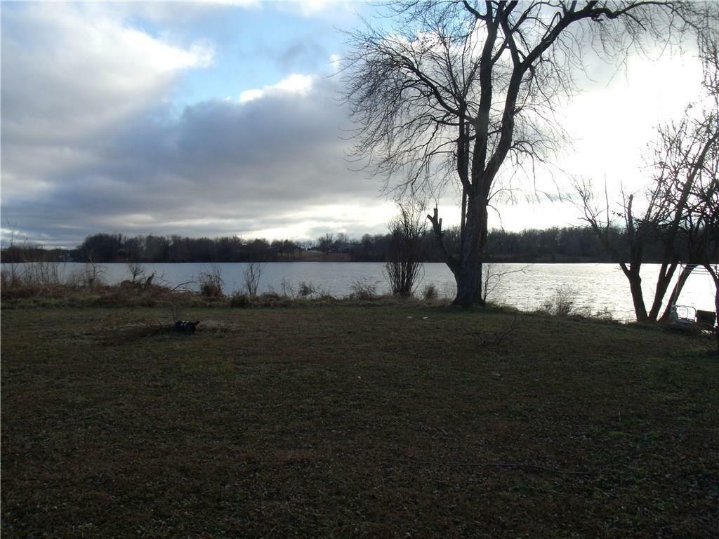 Property Photo:  881 &Amp 875 E Lake Road  AR 72762 