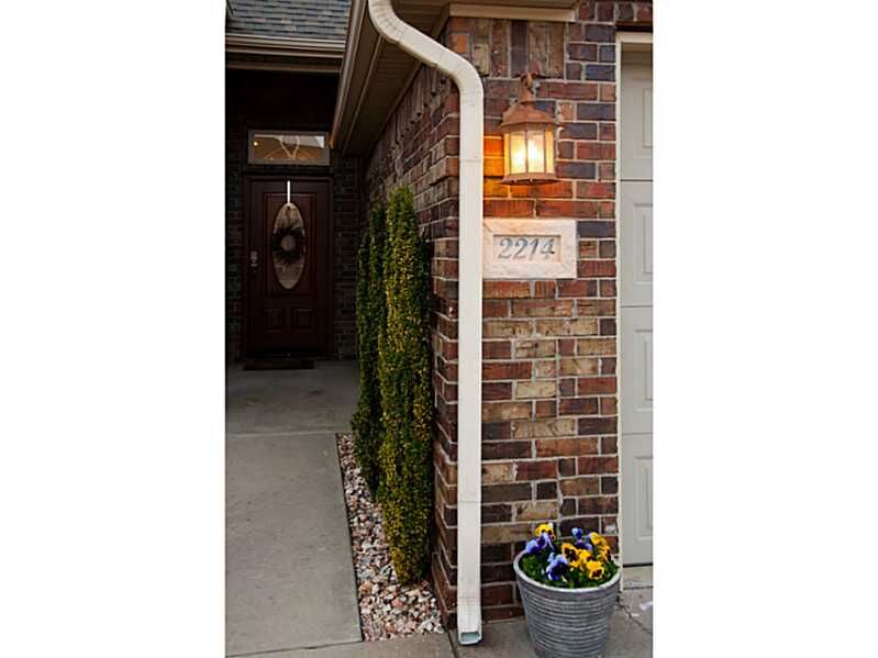 Property Photo:  2214 S 18th Place  AR 72758 