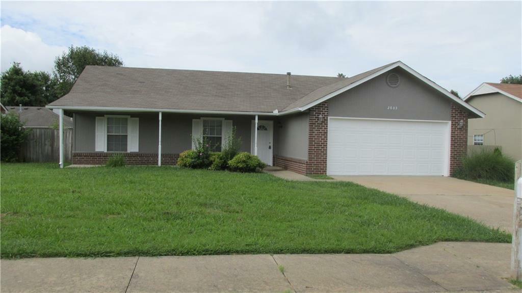 Property Photo:  2803 W Bishop Drive  AR 72756 