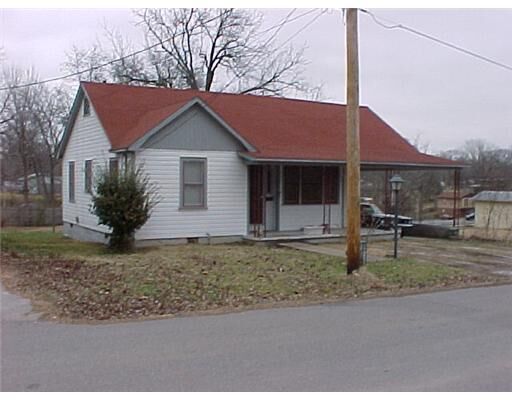 Property Photo:  305 SE 2nd Street  AR 72712 