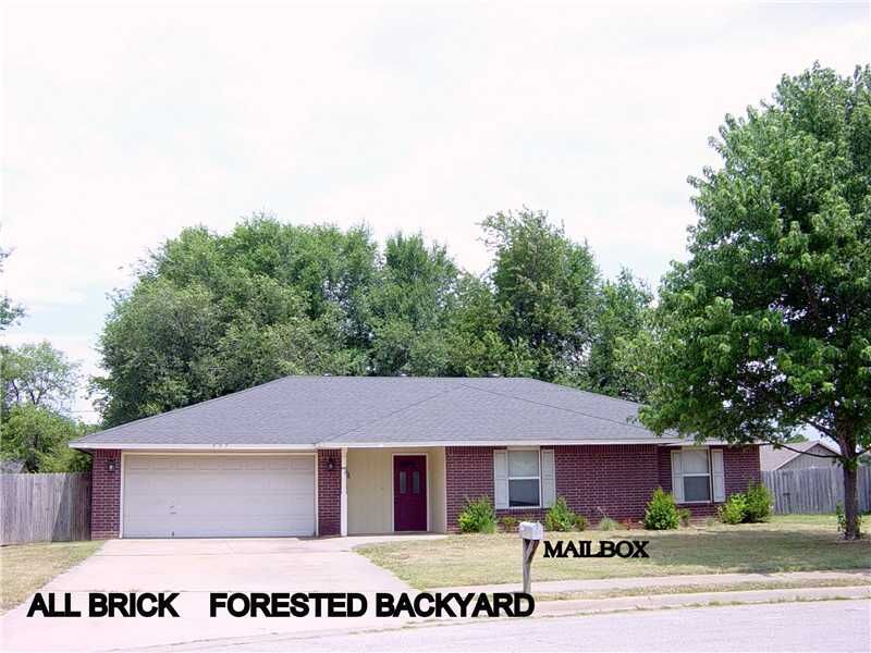 Property Photo:  907 W Geneva Street  AR 72758 