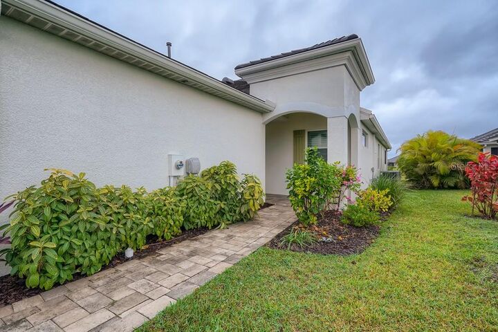 Property Photo:  7518 Campus Cove  FL 34243 