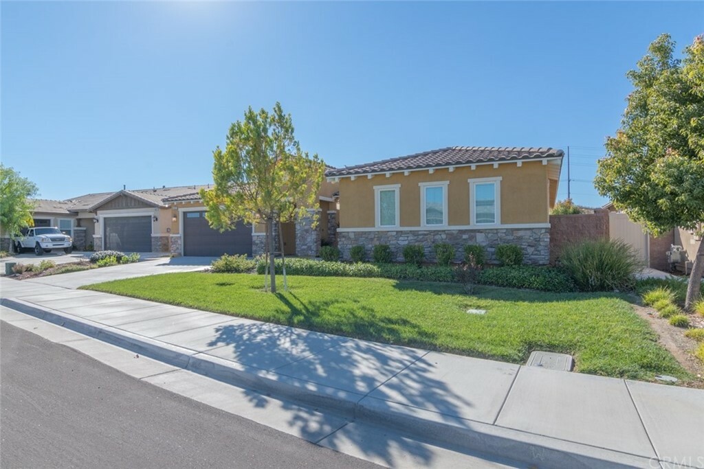 Property Photo:  34619 Low Bench Street  CA 92563 