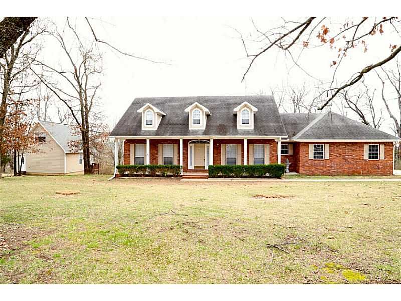 Property Photo: 2595 W White Oak Street AR 72704