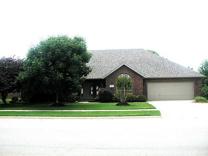 Property Photo: 1611 S River Meadows Drive AR 72701