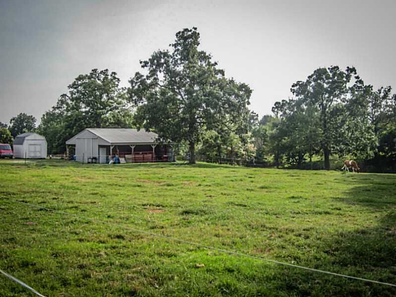 Property Photo: 1127 S Barrington Road AR 72762