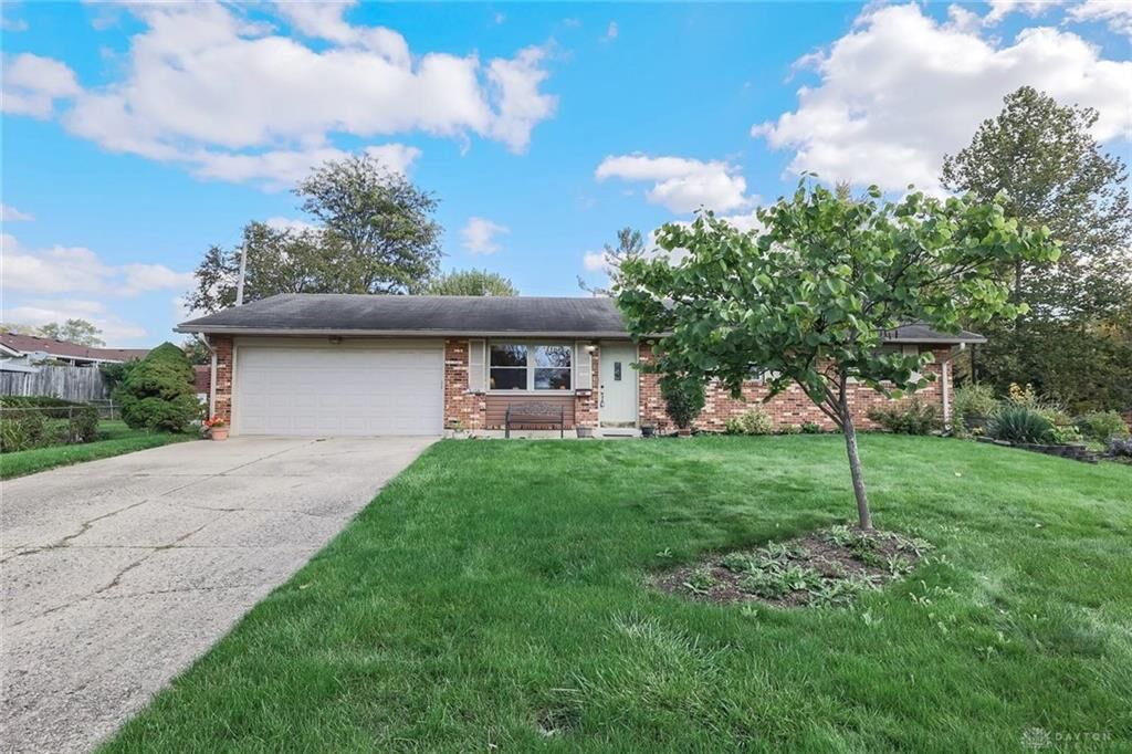 Property Photo: 6106 Kenberry Place OH 45414