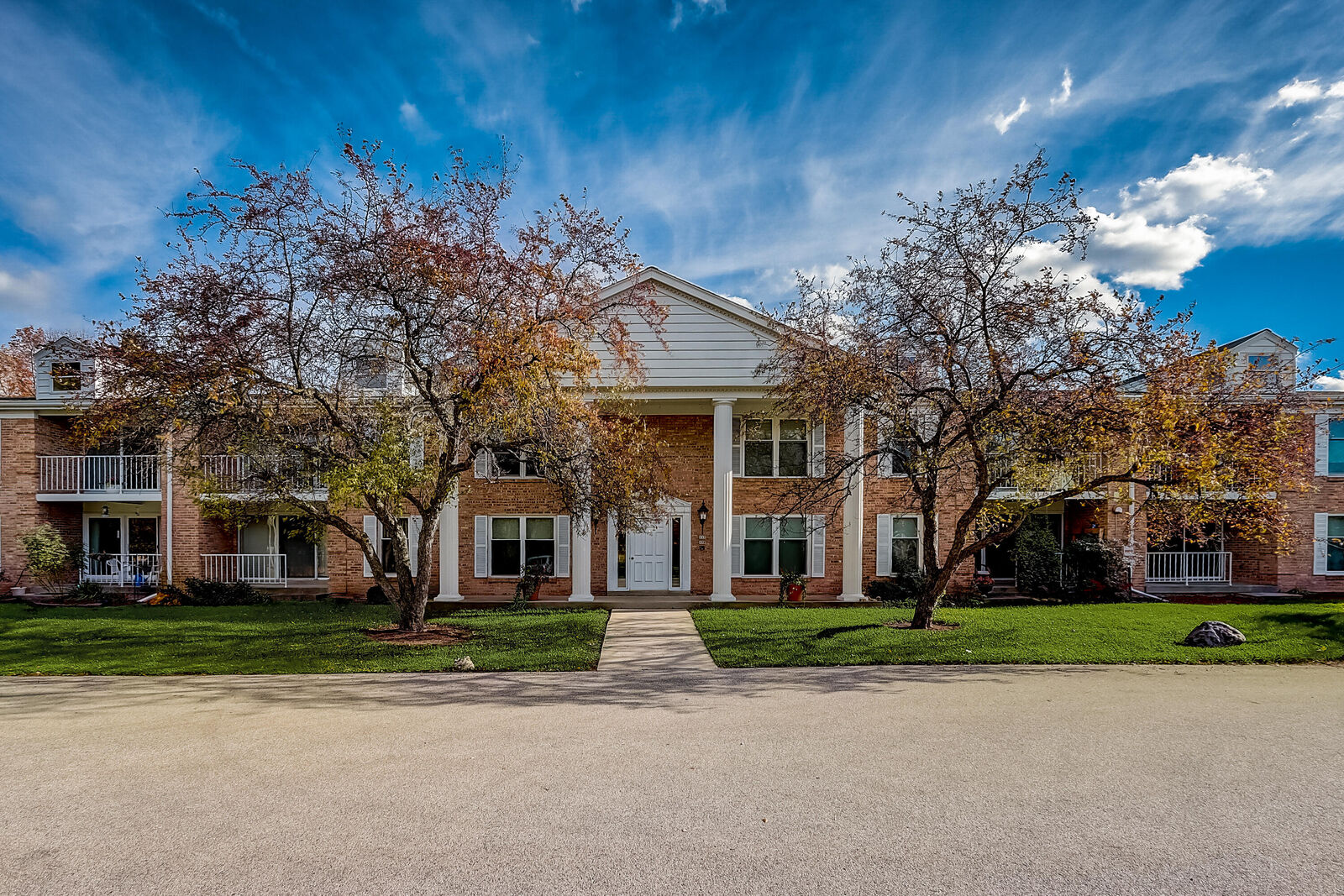 Property Photo: 937 W Heritage Ct 110 WI 53092