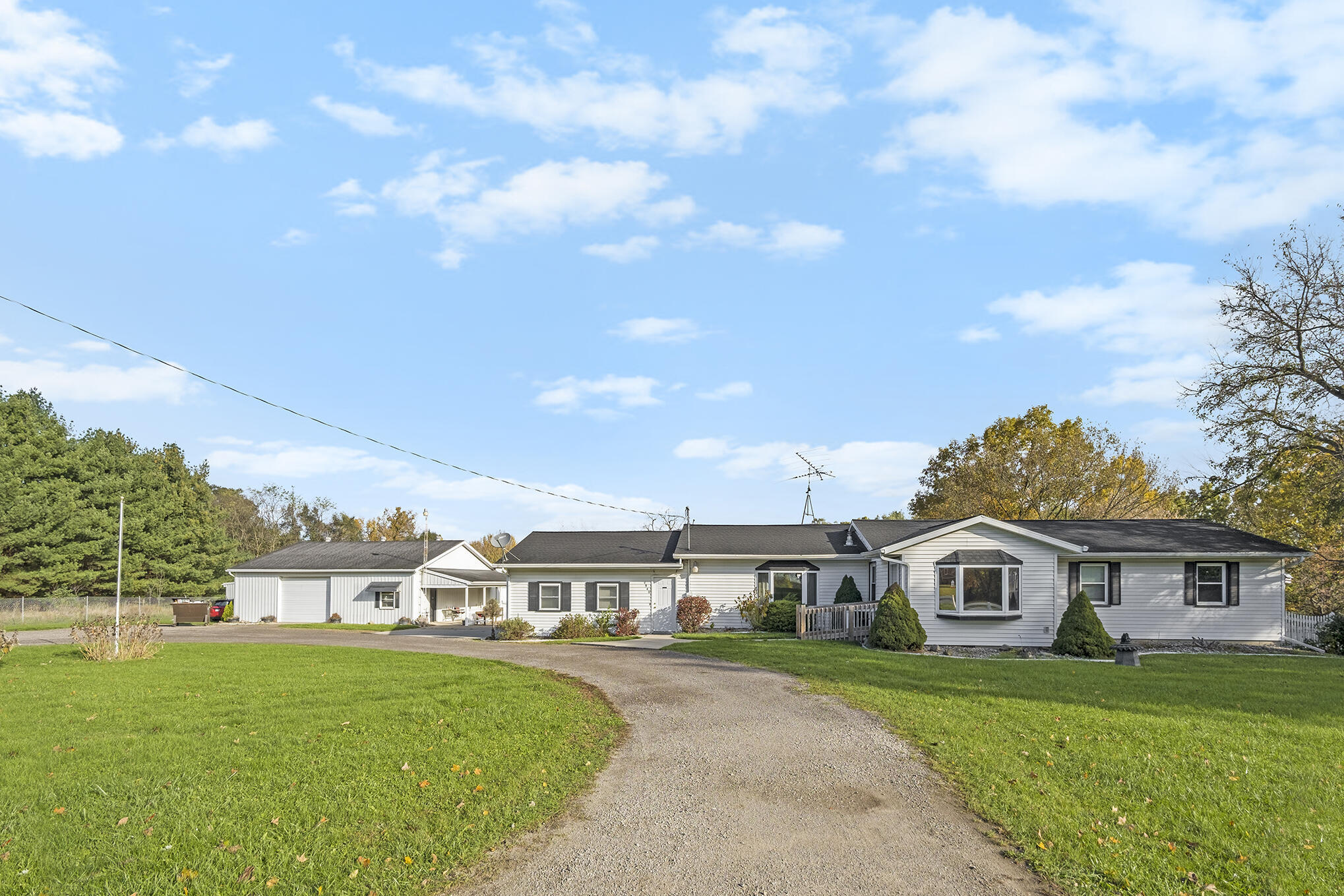 Property Photo: 4940 E Michigan Avenue MI 49201