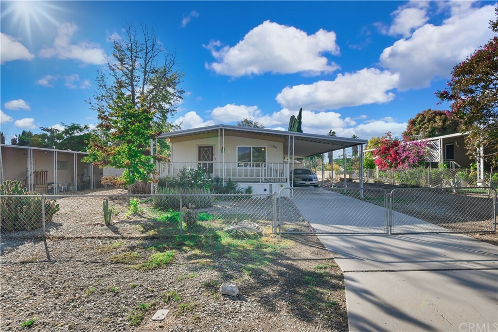 Property Photo:  25171 Avenida Madrid  CA 92548 