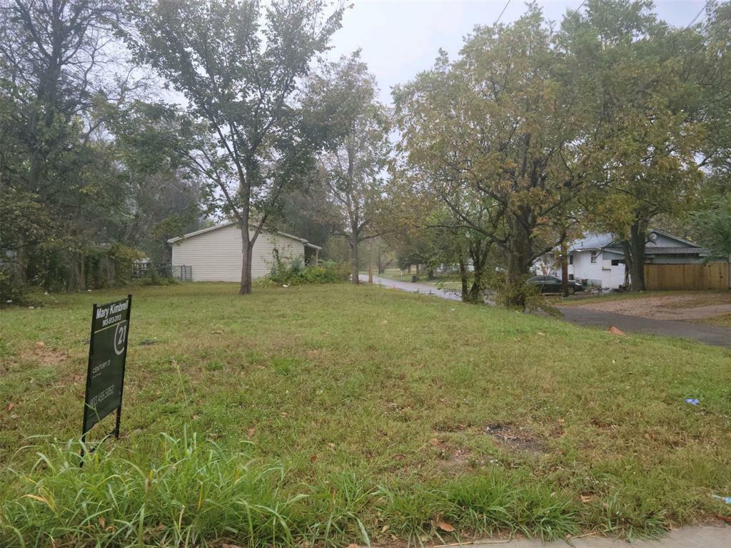 Property Photo:  900 Sycamore Street  TX 75428 