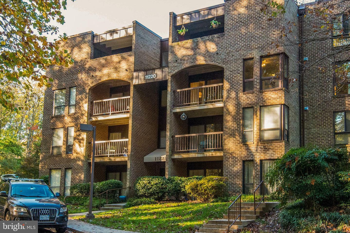 Property Photo:  11220 Chestnut Grove Square 11220-222  VA 20190 