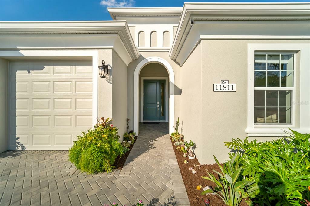 Property Photo: 11811 Petunia Terrace FL 34212