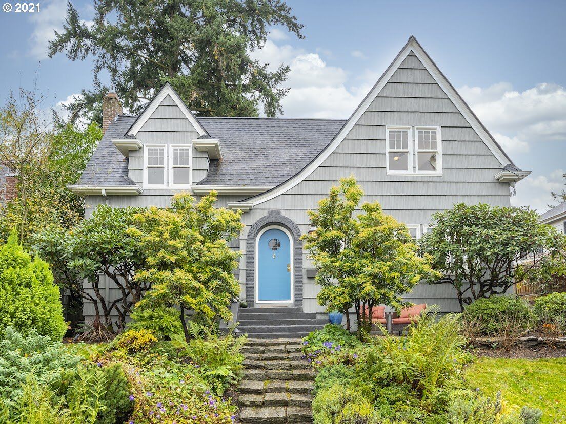 Property Photo:  3262 NE Dunckley St  OR 97212 