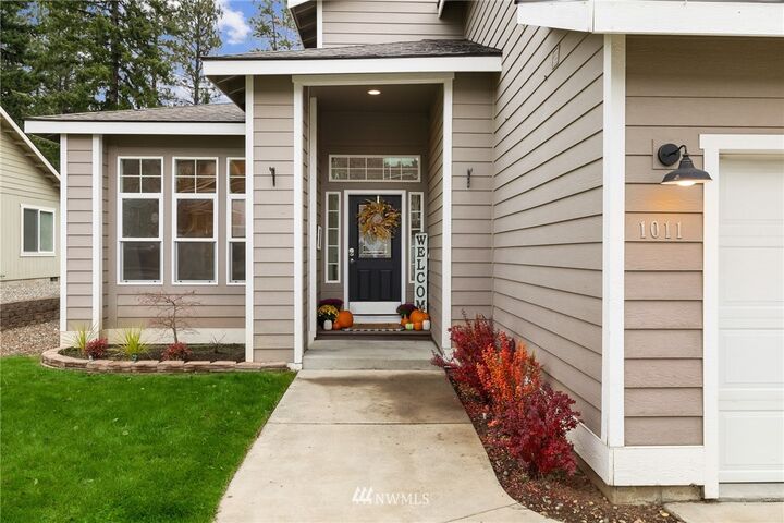 Property Photo: 1011 Denny Avenue WA 98922