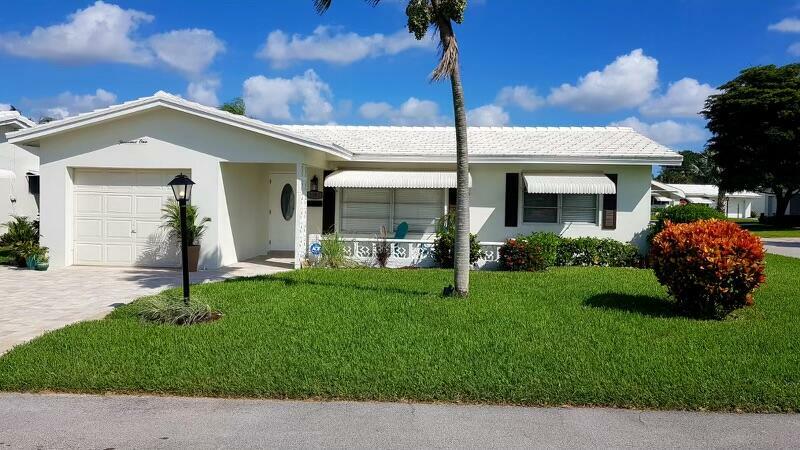 Property Photo:  1001 SW 3rd Way  FL 33426 