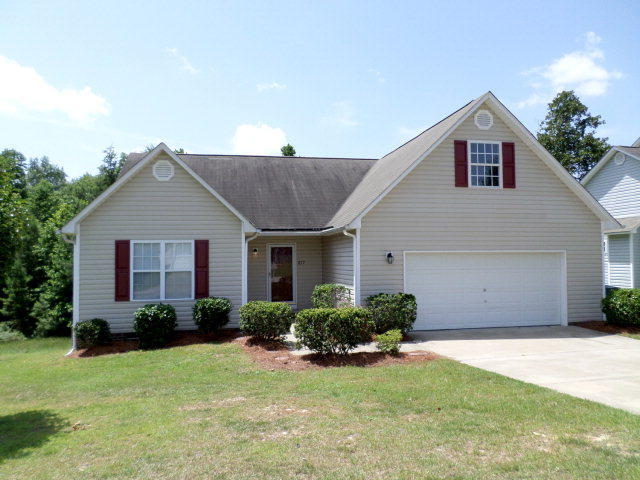 Property Photo: 817 Pebble Ridge Court NC 28311