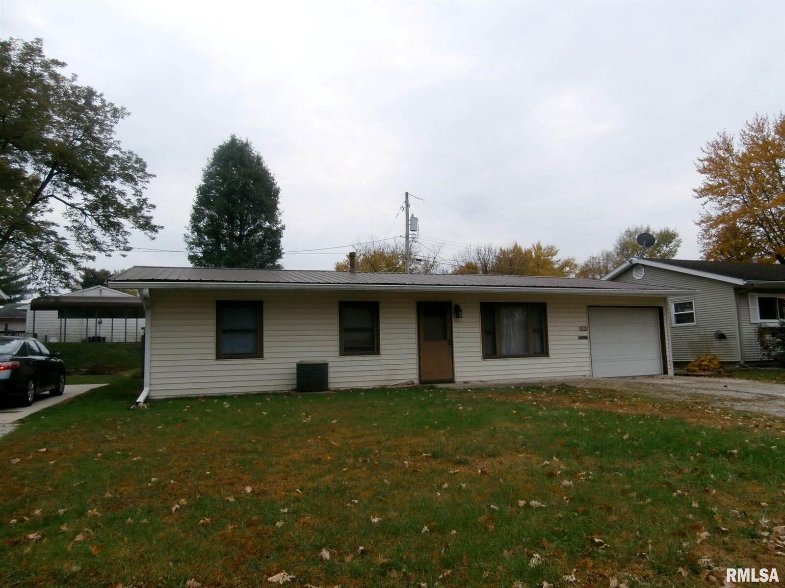 Property Photo: 1608 Bellaire IL 61554