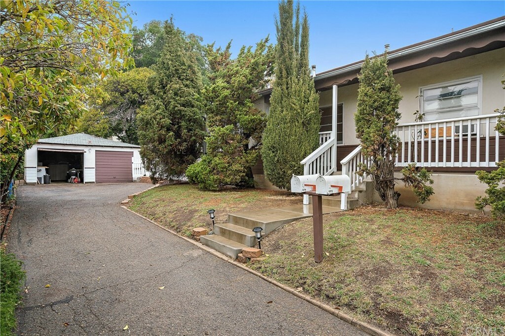 Property Photo:  1374 Fredericks Street  CA 93405 