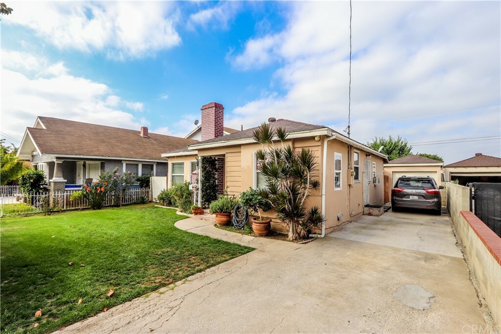 Property Photo:  1212 S Flower Street  CA 92707 