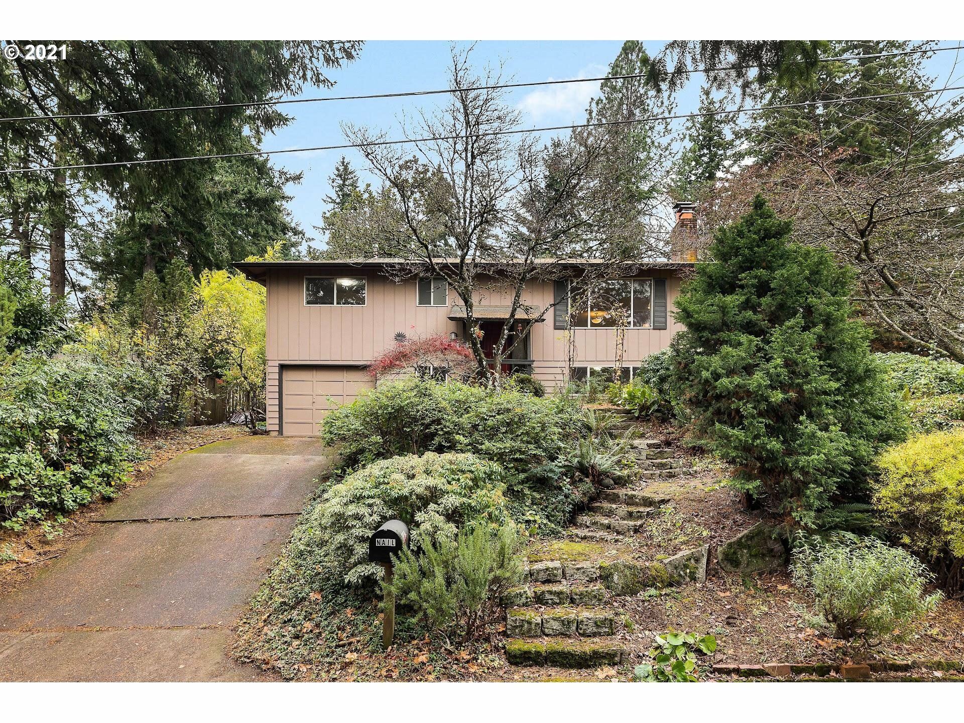 Property Photo:  4142 SW Galeburn St  OR 97219 