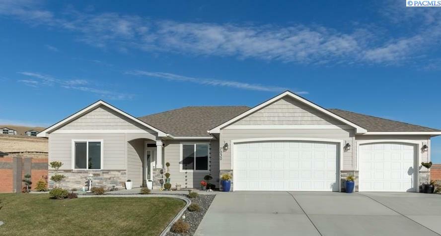 Property Photo:  7030 W 31st  WA 99338 