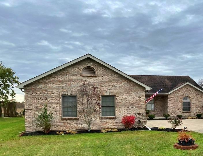 Property Photo: 201 Lakewood Ln OH 45121