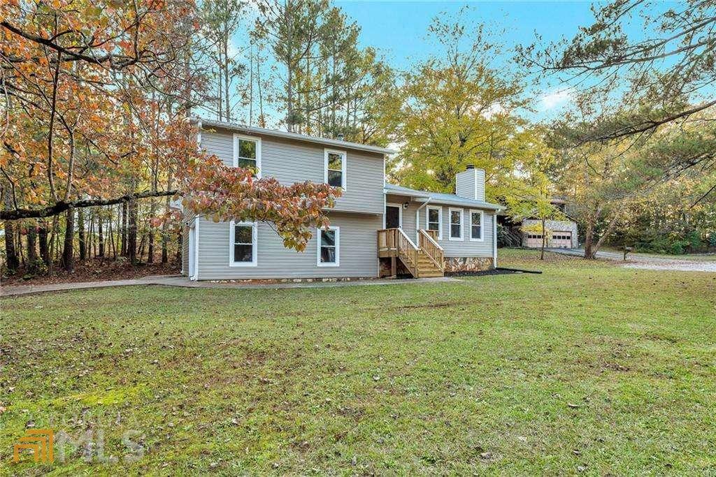 Property Photo: 9439 Cedar Creek Place GA 30135
