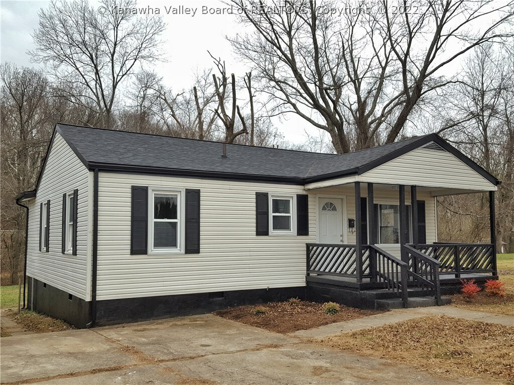 Property Photo: 2833 Madison Avenue WV 25177
