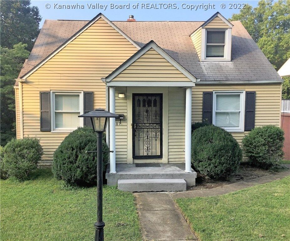 Property Photo: 907 Montrose Drive WV 25303