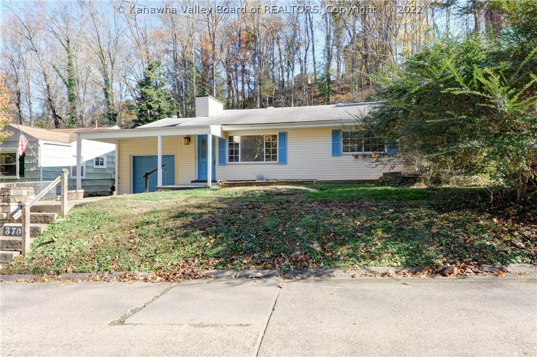 Property Photo: 870 Vine Street WV 25177