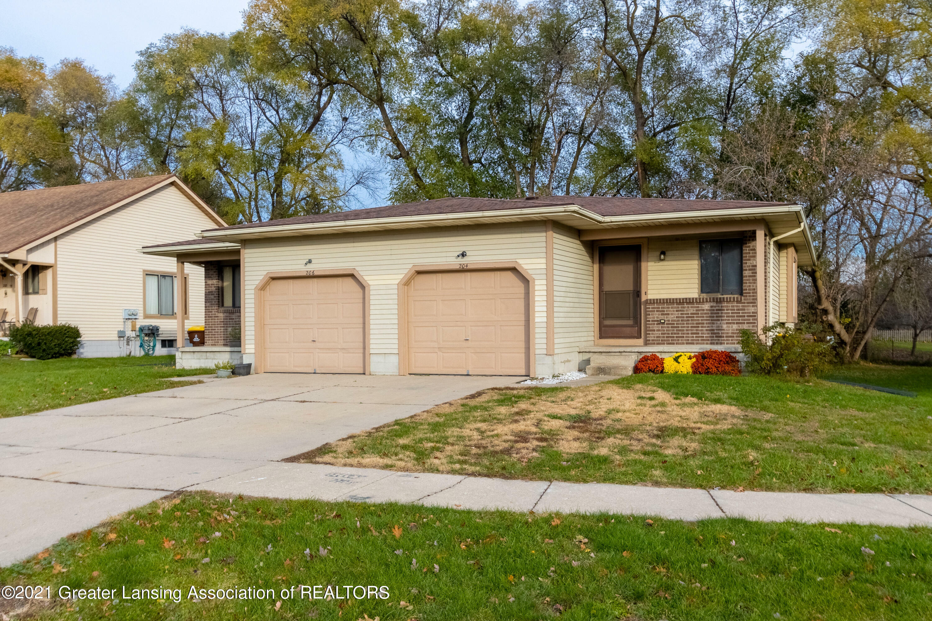 Property Photo:  204 E Chimney Hill Drive  MI 48820 