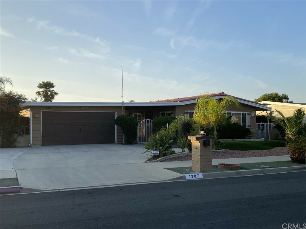 Property Photo:  1307 Brentwood Way  CA 92545 