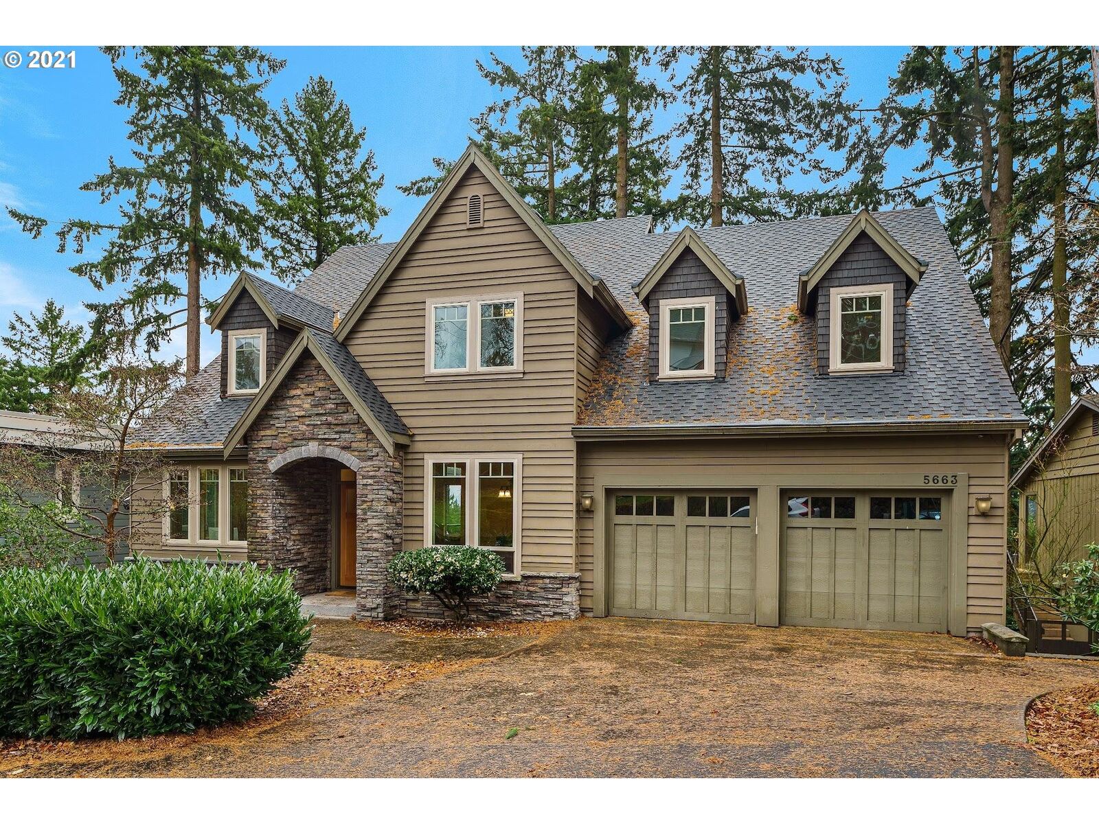 Property Photo:  5663 SW Menefee Dr  OR 97239 
