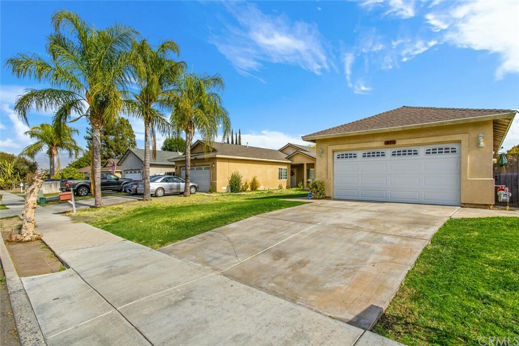 Property Photo: 875 Maryess Drive CA 92410