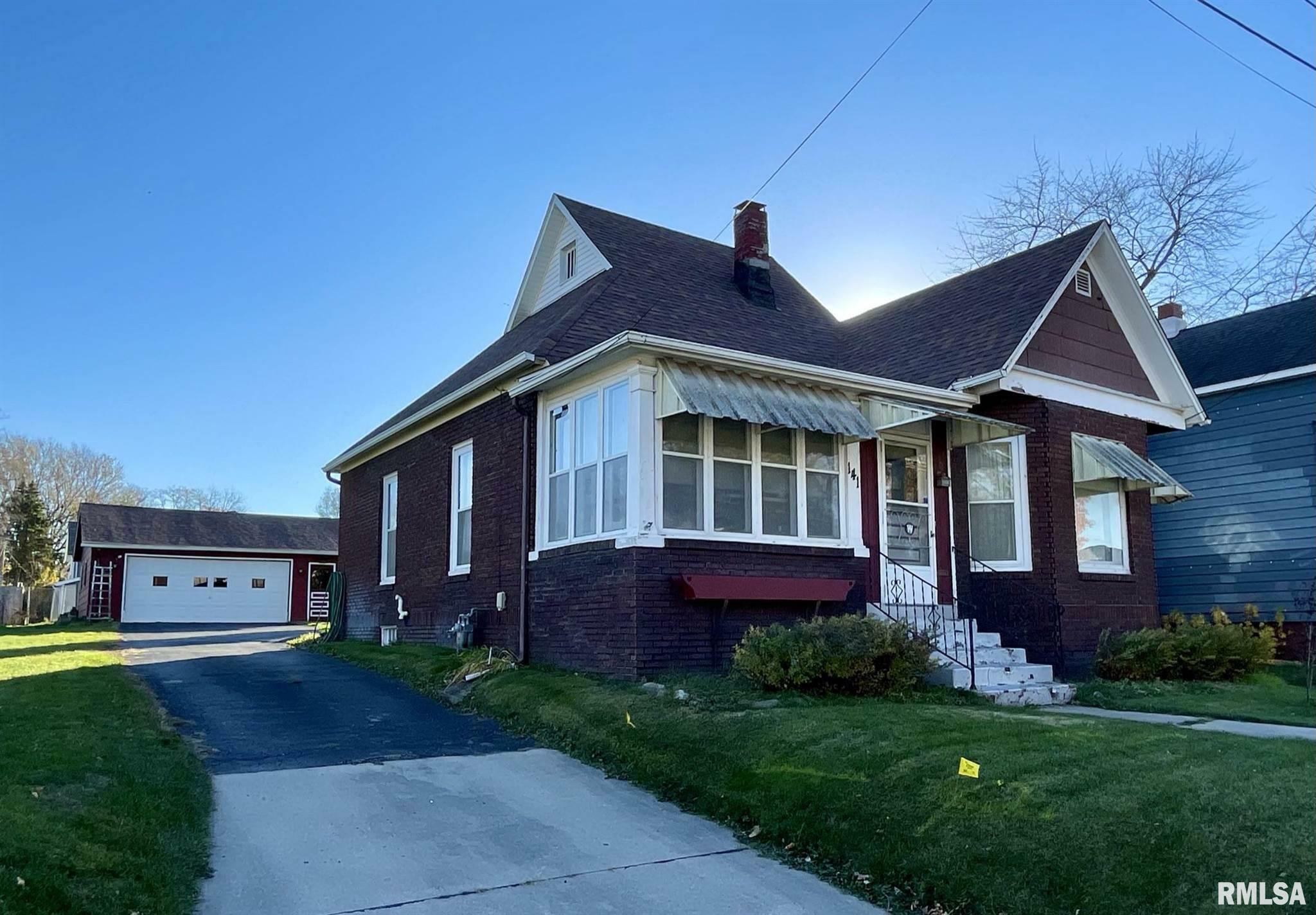 Property Photo: 141 N Henderson IL 61401