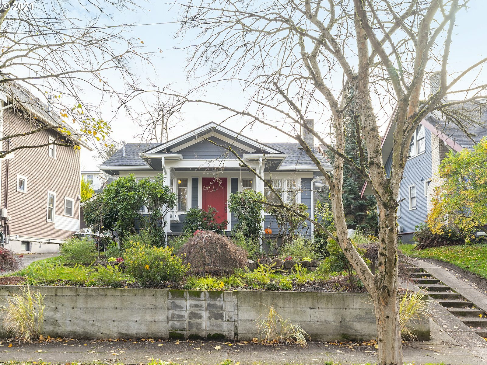 Property Photo:  750 NE Laurelhurst Pl  OR 97232 