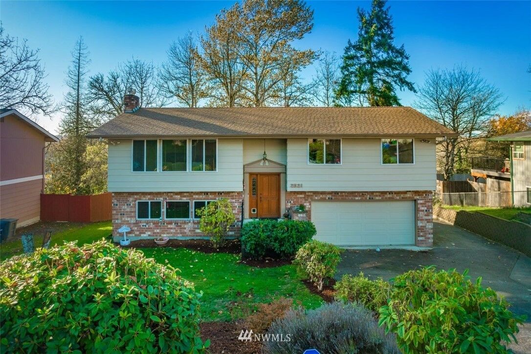 Property Photo: 2521 Talbot Crest Drive S WA 98055