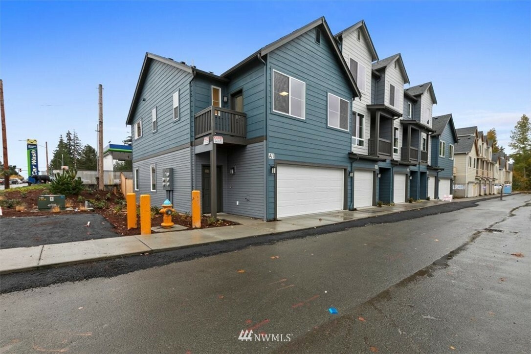 Property Photo:  312 164th Street SW D3  WA 98087 