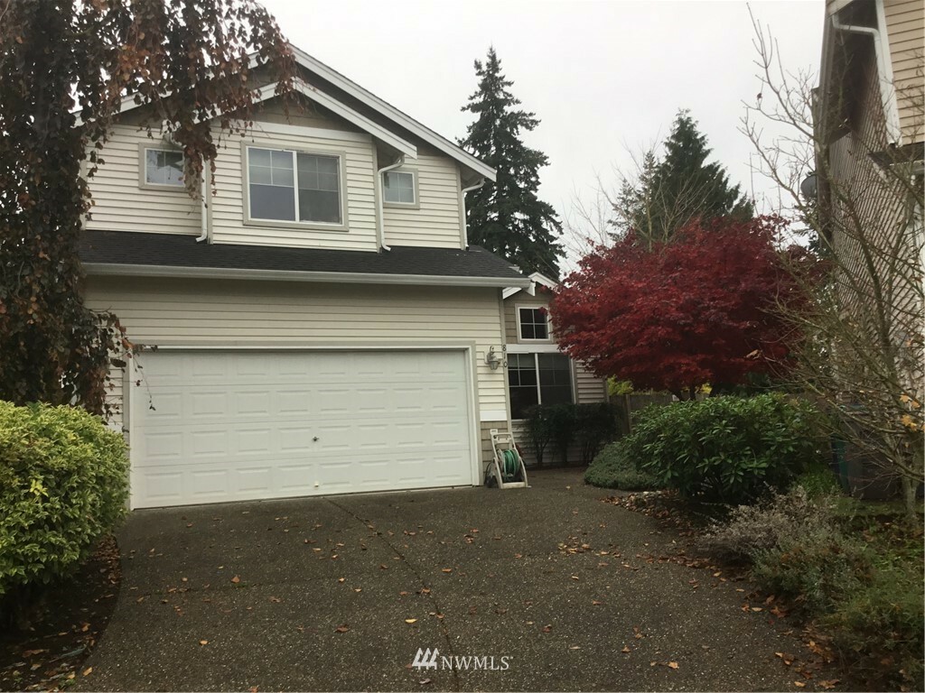 Property Photo:  810 202nd Place SW  WA 98036 