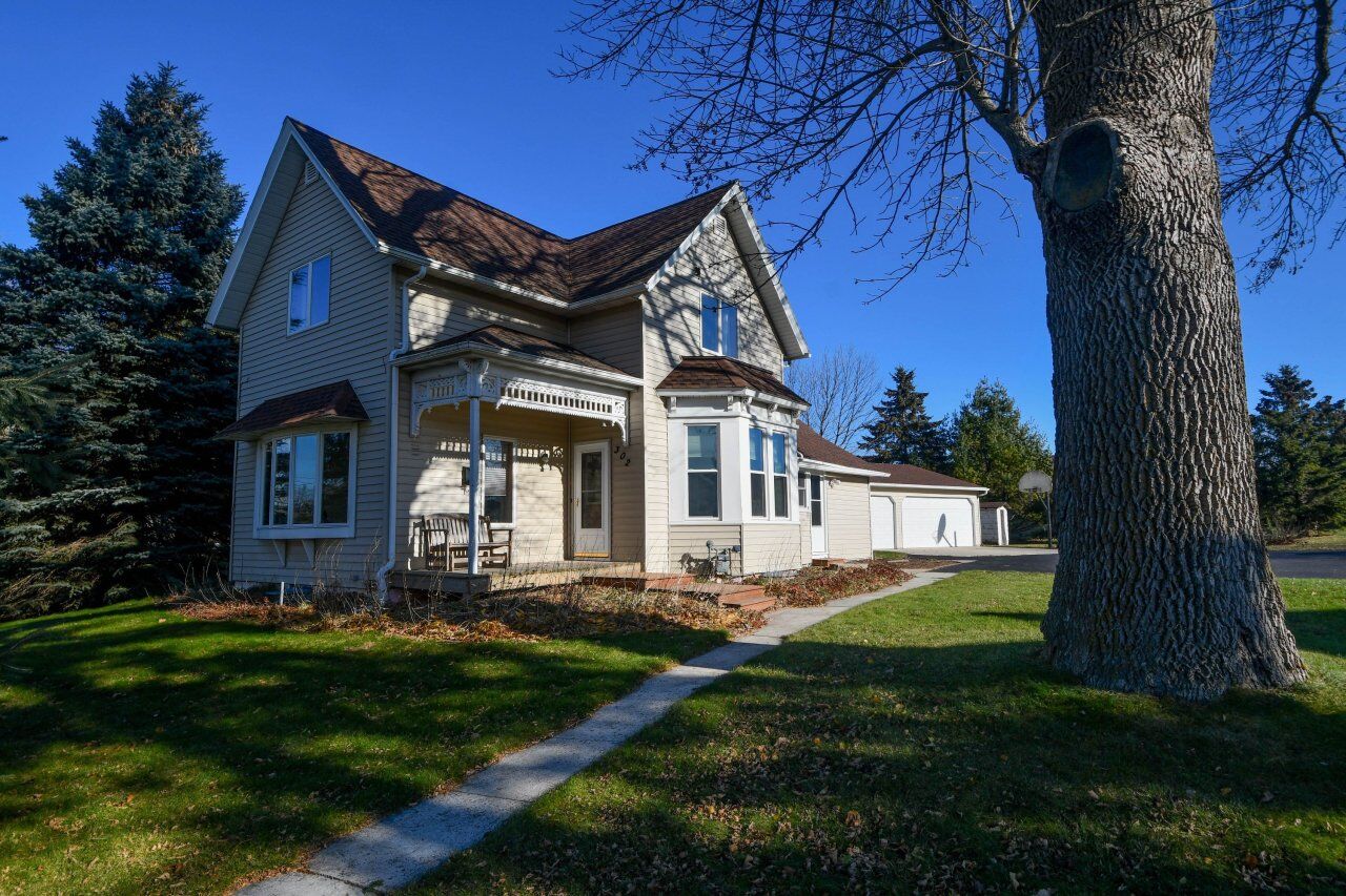Property Photo:  302 Park St  WI 53014 