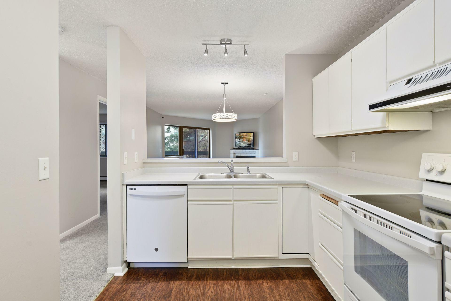 Property Photo: 7609 Edinborough Way 4220 MN 55435