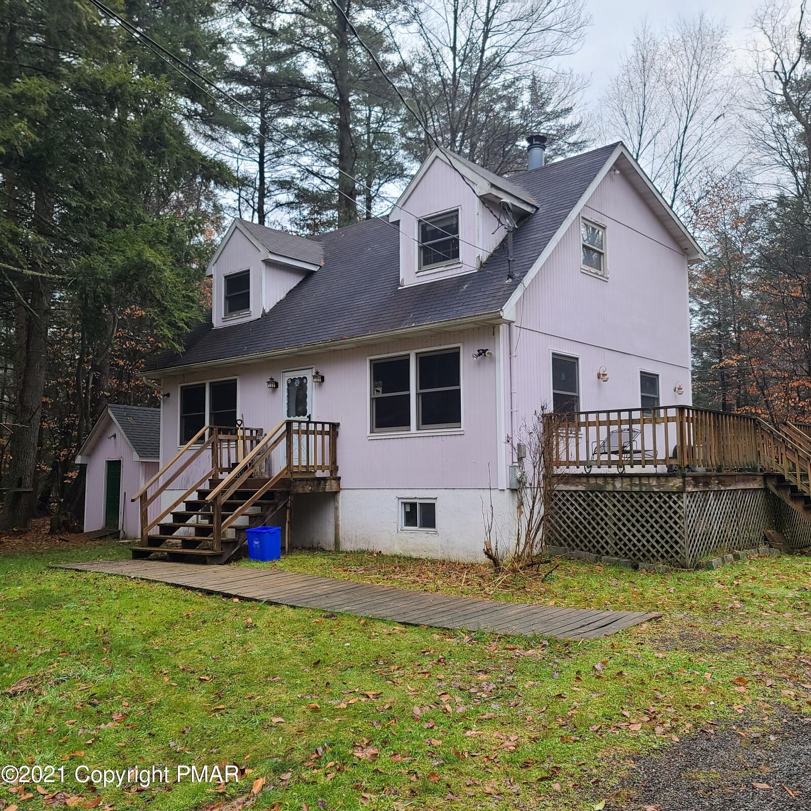 Property Photo: 129 Malory Court PA 18347